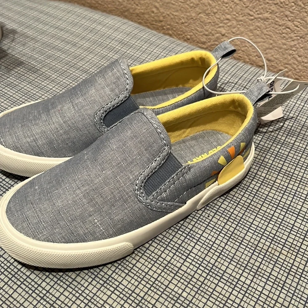 New Old Navy Toddler Sun Chambray Canvas Sneakers Slip On Shoes Size 7